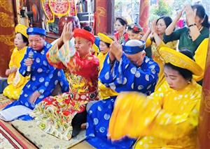 DÂNG HƯƠNG NGÀY HÓA CỦA THÁI ÚY PHẠM CỰ LƯỢNG TẠI ĐÌNH LƯƠNG SỬ
